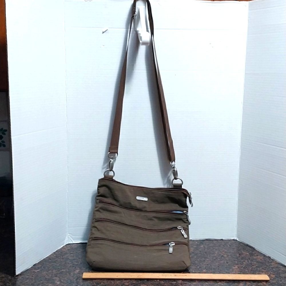 Baggalini Big Zipper Crossbody Bag...EUC
